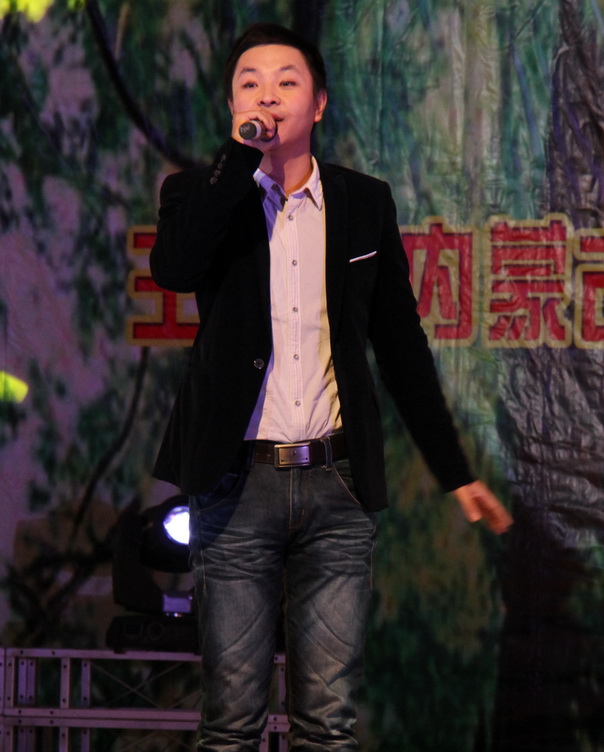 金沙官网举办2013年迎新教职工文艺汇演